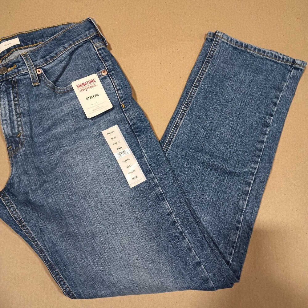 Signature By Levi Athletic Jeans
